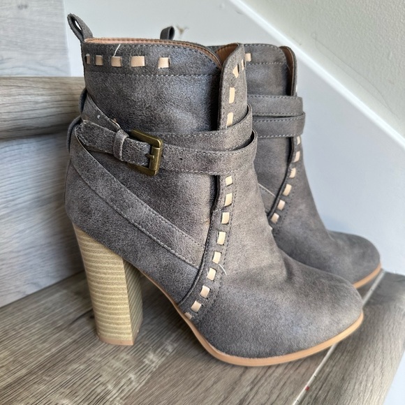 Venus Boots heels size 8.5 - Picture 1 of 7